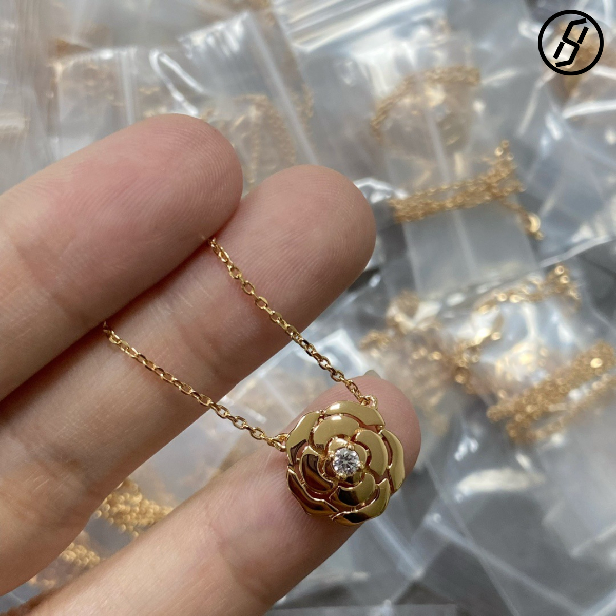 Hot Selling Camellia Glossy Small Flower Hollow Layered Sier S Necklace Designer Women Original Jewelry TUES