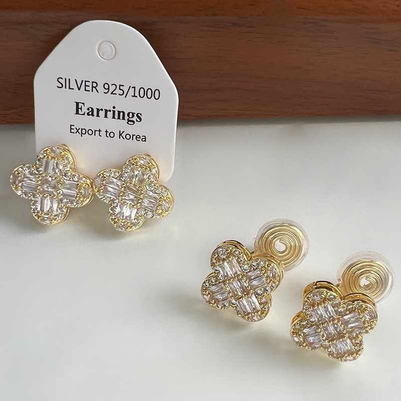 Free Shipping Designer Luxury Jewelry Super Shiny All Zircon Clover Ear Clip Elegant Social High-end Women's Earrings Exquisite Accessories