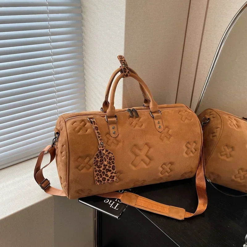 Fashion Crease Large Capacity Travel Bag PU Texture Thickened Durable Luggage Bag Multifunctional Yoga Swimming Sports Bag 250806