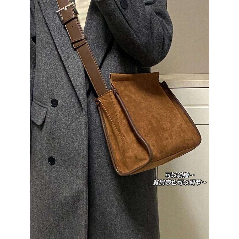 Designer Bag Tote Shoulder Bag Autumn Winter Large Capacity Premium Velvet Texture Tote New Crossbody Commuting