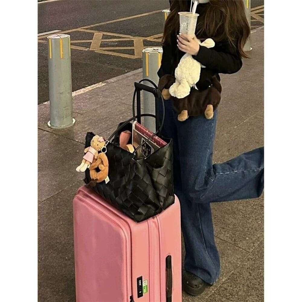 Designer Bag Tote Shoulder Bag Niche High End Woven Handbag For Women Sweet Cool Style Underarm Commuter Versatile Tote