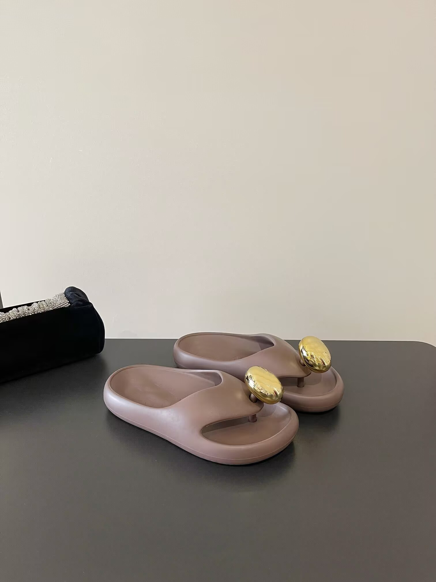 Wholesale Summer Petal Anagram Leather Slides Flats Women Slip On Sandals Shoes Lightweight Fashion Flip Flops Lady Beach Slippers EU35-43