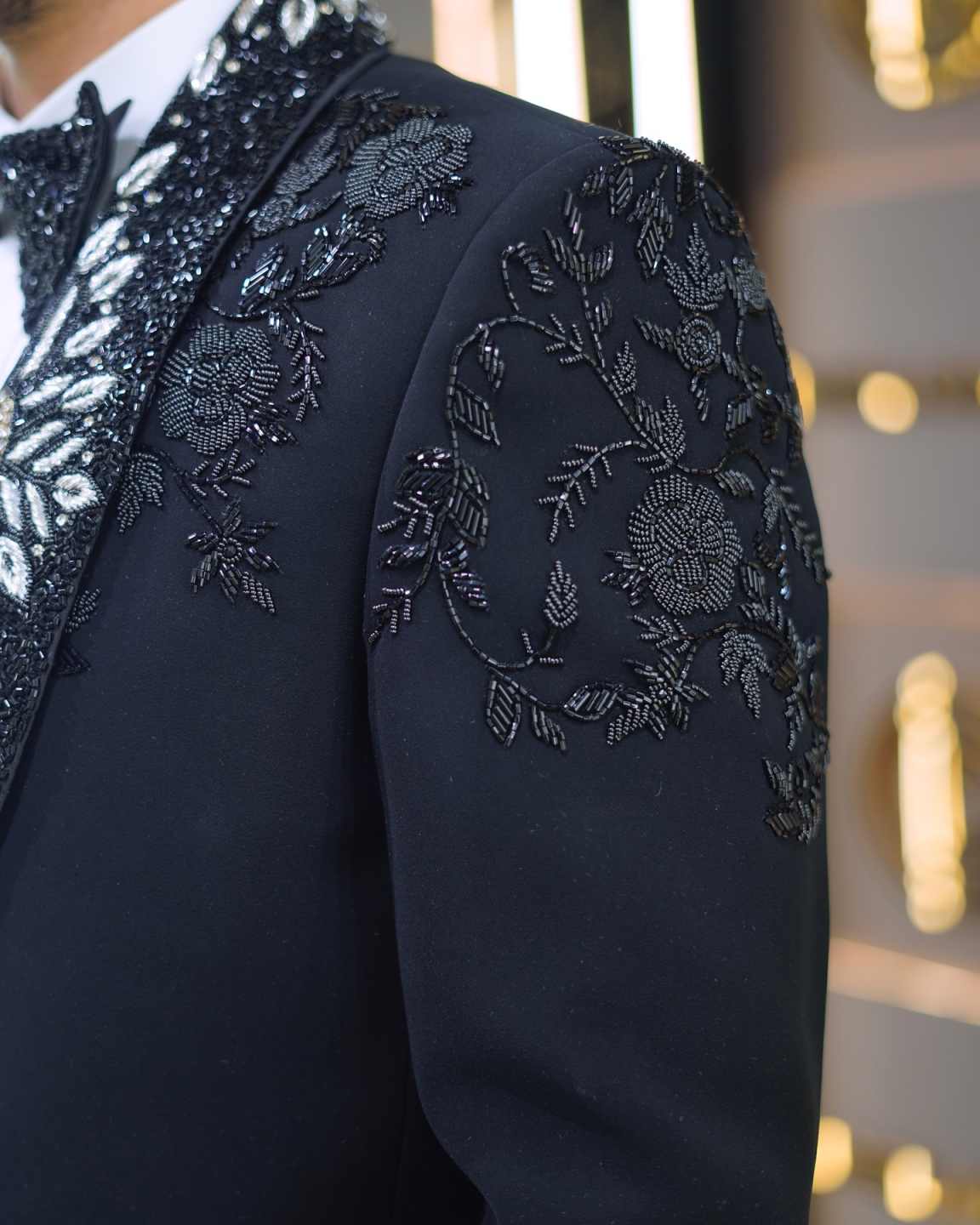 Modern Customized 2 Pieces Men Suits Shawl Lapel Two Buttons Crystal Beading Jacket Blazer Groom Wedding Tuxedos