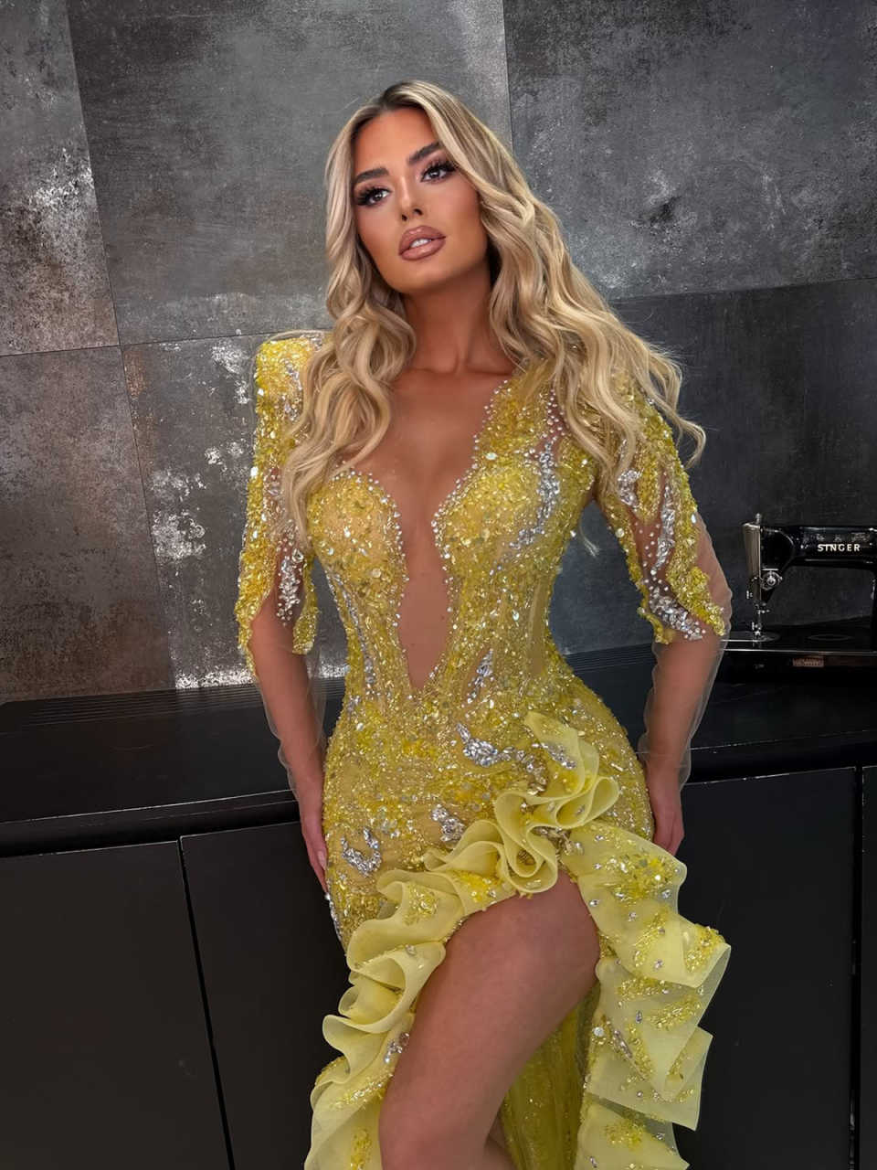 Exquisite Deep V Neck Evening Dresses Crystal Beading Side Split Prom Gowns Sequins Celebration Party Dresses Customized