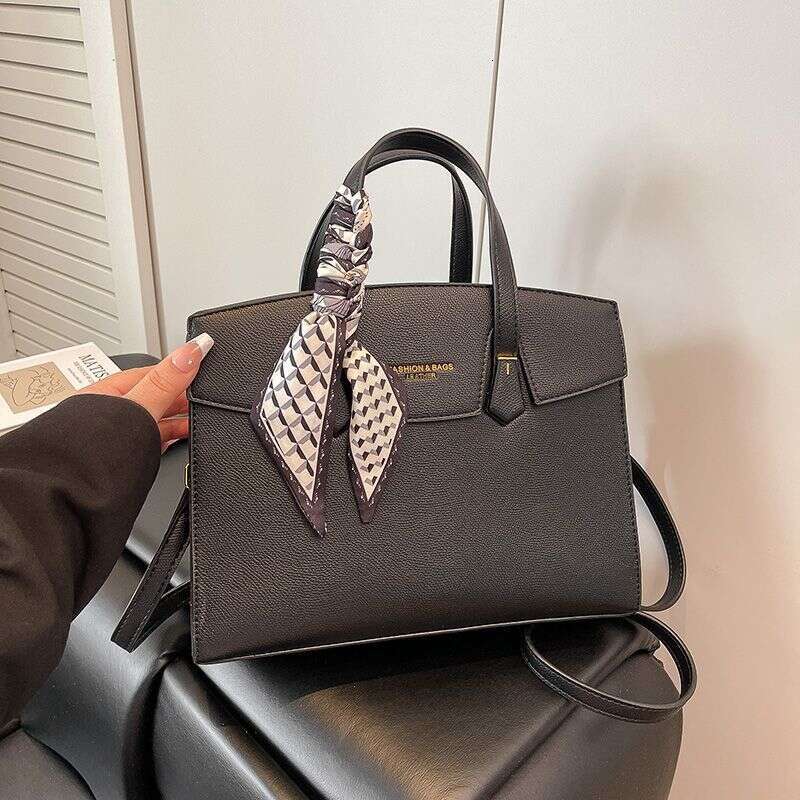 Designer Bag Tote Shoulder Bag Outstanding Temperament PUDFD Princess Diana Fashionable Simple Large Capacity Handbag New Stylish Versatile