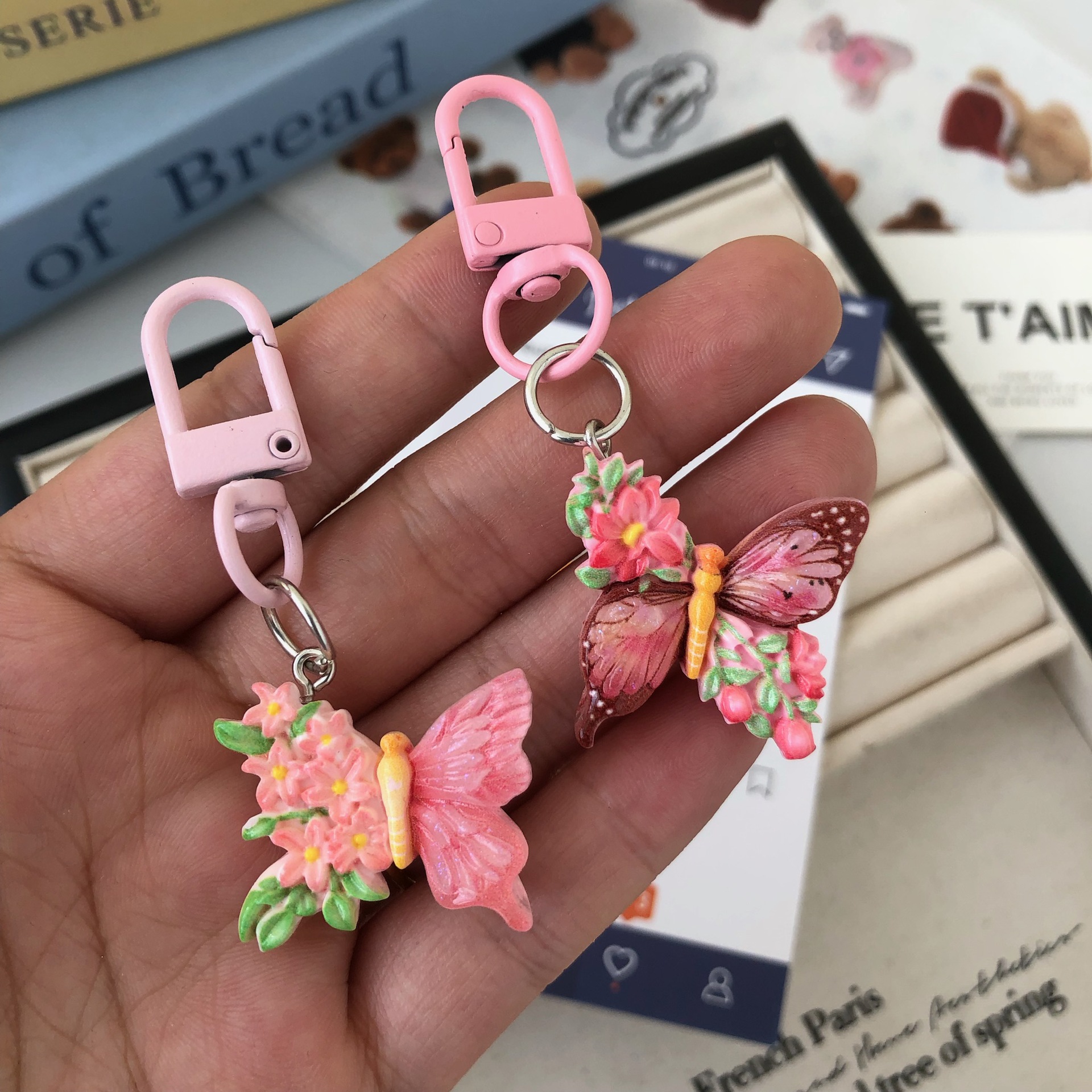 Cute flower butterfly keychain exquisite student bag pendant car keychain high aesthetic value niche pendant