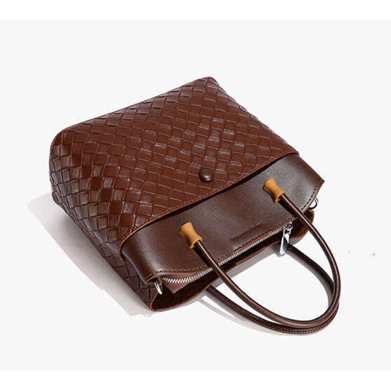 Women Single Shoulder Crossbody Fashionable Large Capacity Soft Leather Woven Bucket Bag