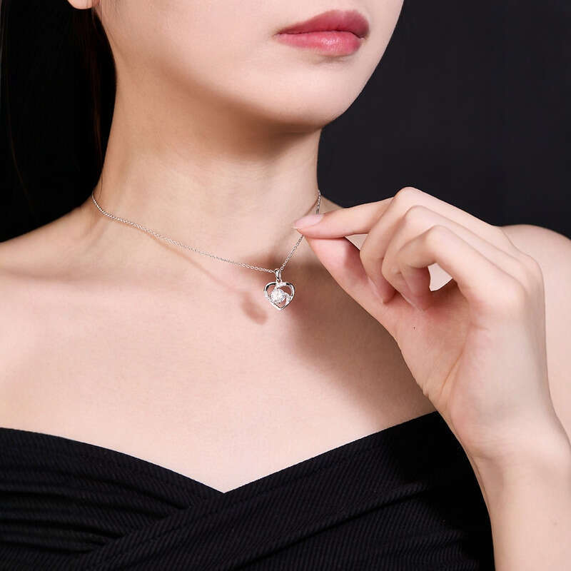Moissanite Sterling Sier Pendant Eternal Heart Necklace for Women Versatile High-End Non-Fading Collarbone Chain Jewelry