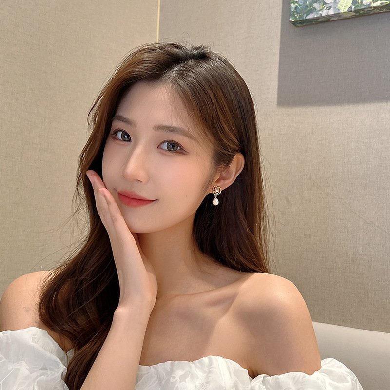 Vintage French Court Style High-end Women's Earrings Free Shipping Designer Luxury Cat Eye Stone Hollow Rose Water Droplet S925 Silver Needle Ear