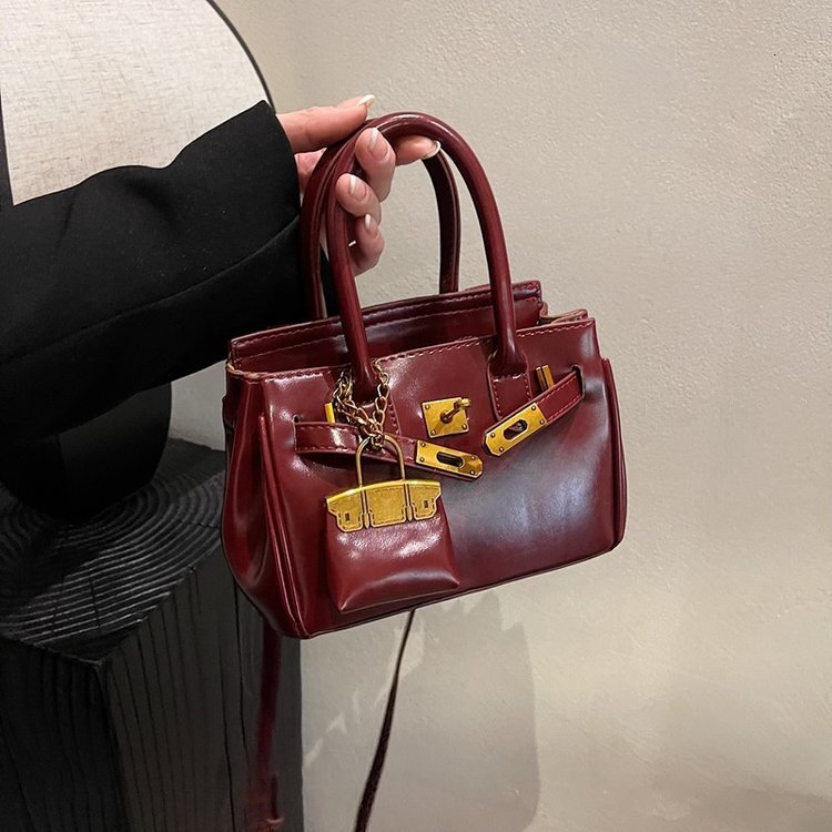 High-quality Women's Bag, Bulk Luxury Bag Designer Bag Stock Has Been Shipped, Integrated With Accessories, Please Put It On Free Delivery To Your Door The Shelves