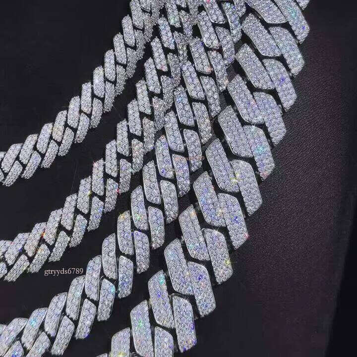 Top designerstyle and bracelet from Ice-Cold Cuba chain store has passed 100% test. Dia of VVS grade sapphire. Brazilian chain-style necklace