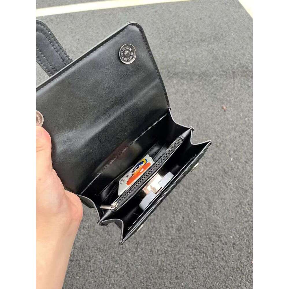 European American Fashion Autumn And Winter Bags Women's 2025 New High-end graffiti small square geometric portable shoulder Messenger bag