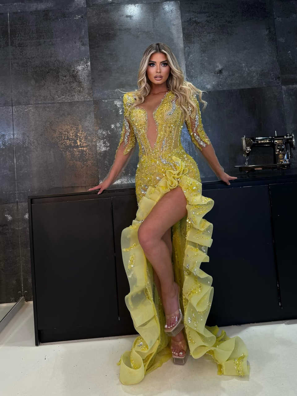 Exquisite Deep V Neck Evening Dresses Crystal Beading Side Split Prom Gowns Sequins Celebration Party Dresses Customized