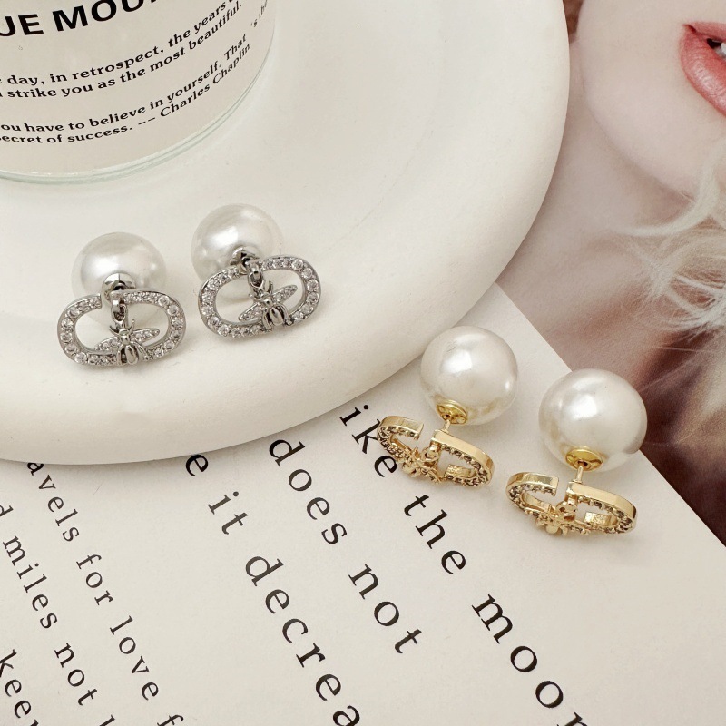 Luxurious Retro Creative Women's Earrings Free Shipping Designer Micro Inlaid Diamonds Bees Pearls Temperament Fashion Ear Accessories