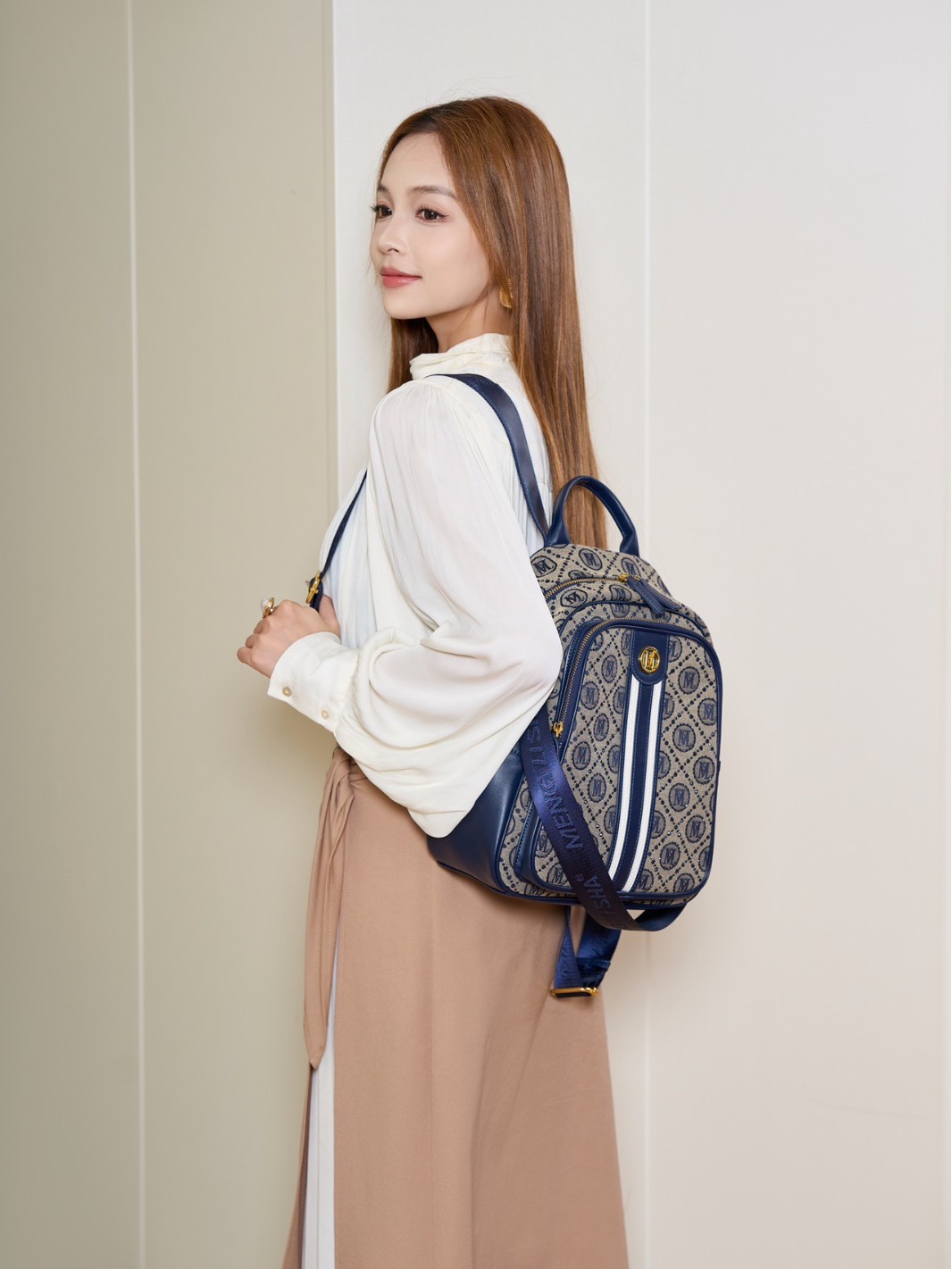 2025 MENG LI SHA New Trendy And Niche Two Shoulder Commuting Backpack With High - End Feel It's Stylish Casual Has A Large Capacity Is Designed F