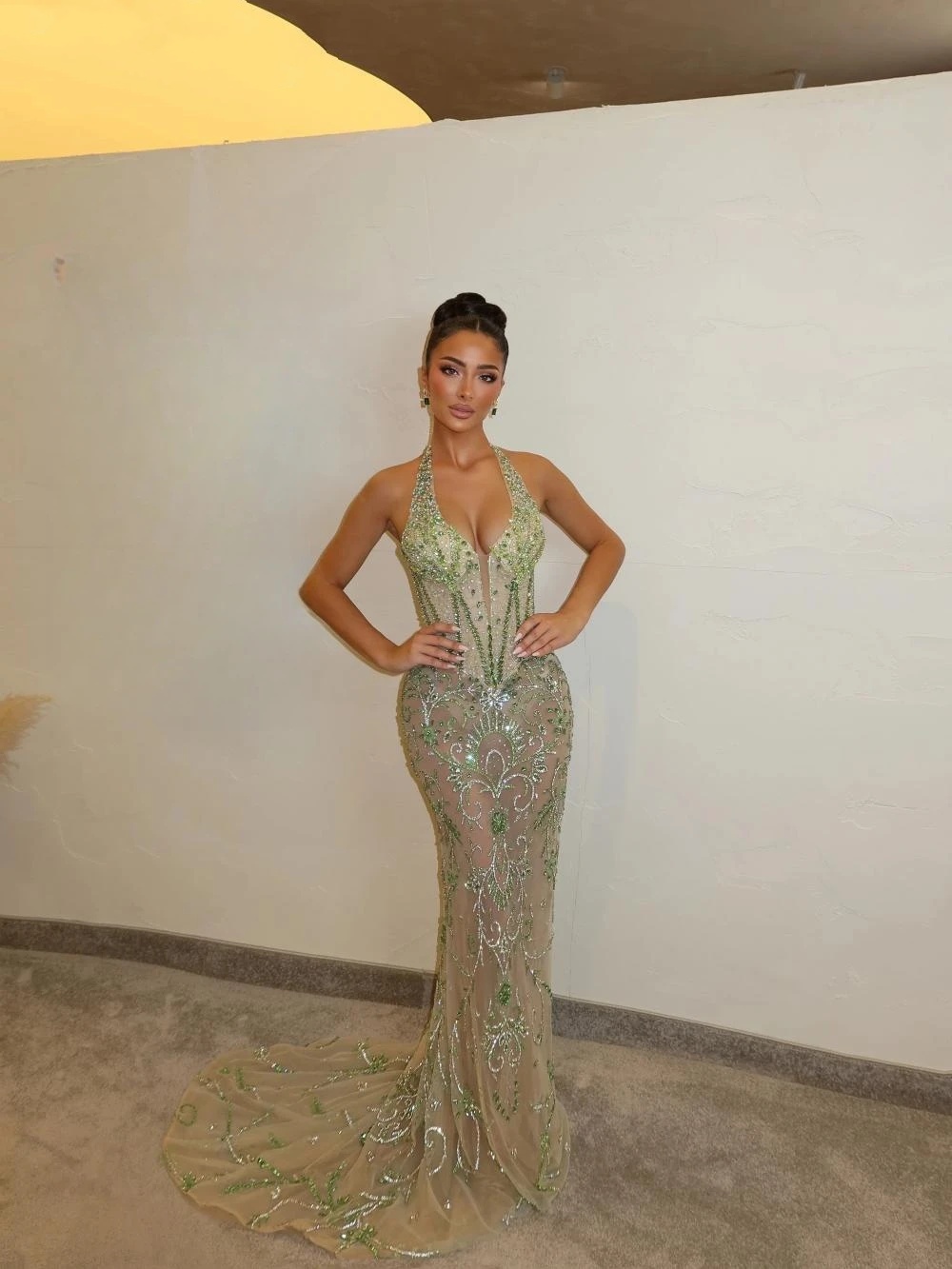 Sexy Halter Crystal Mermaid Evening Gown Elegant Sleeveless Beaded Lace Prom Dress Illusion Sweep Train Party Gown Customized