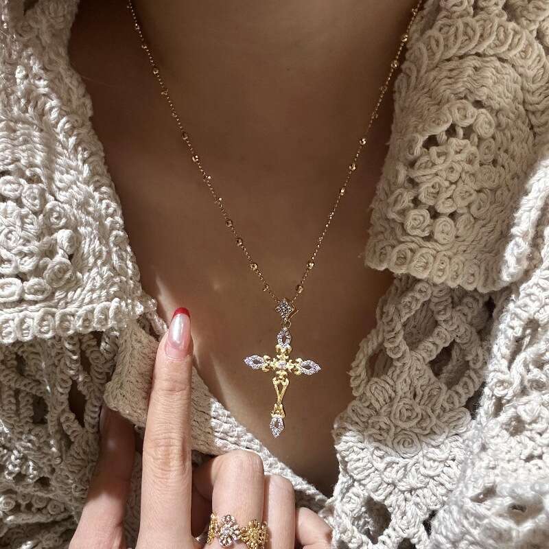 Vintage Mid-Century Style High-End Brushed Dia Cross Iris Necklace Unique Pendant Elegant Delicate Choker