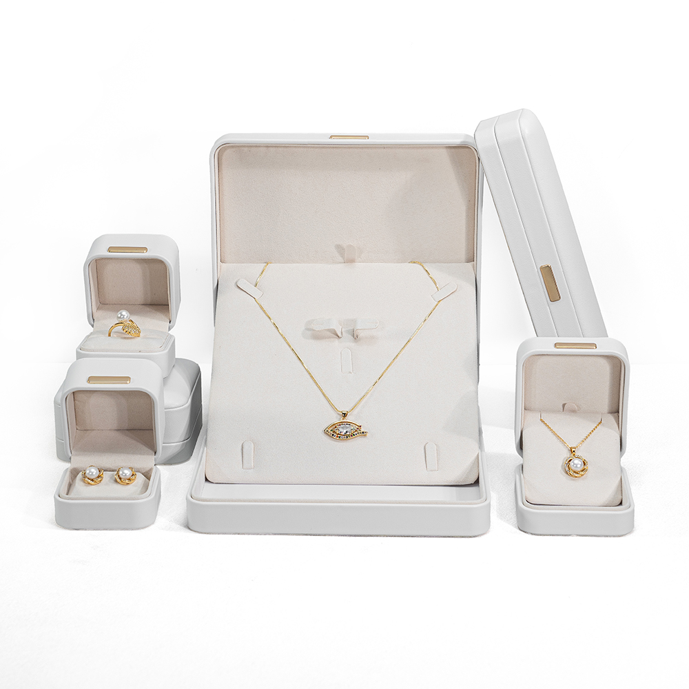 Luxury Handcrafted PU Leather Necklace Box with Unique Engraving Feature - Stylish Home Decor Item