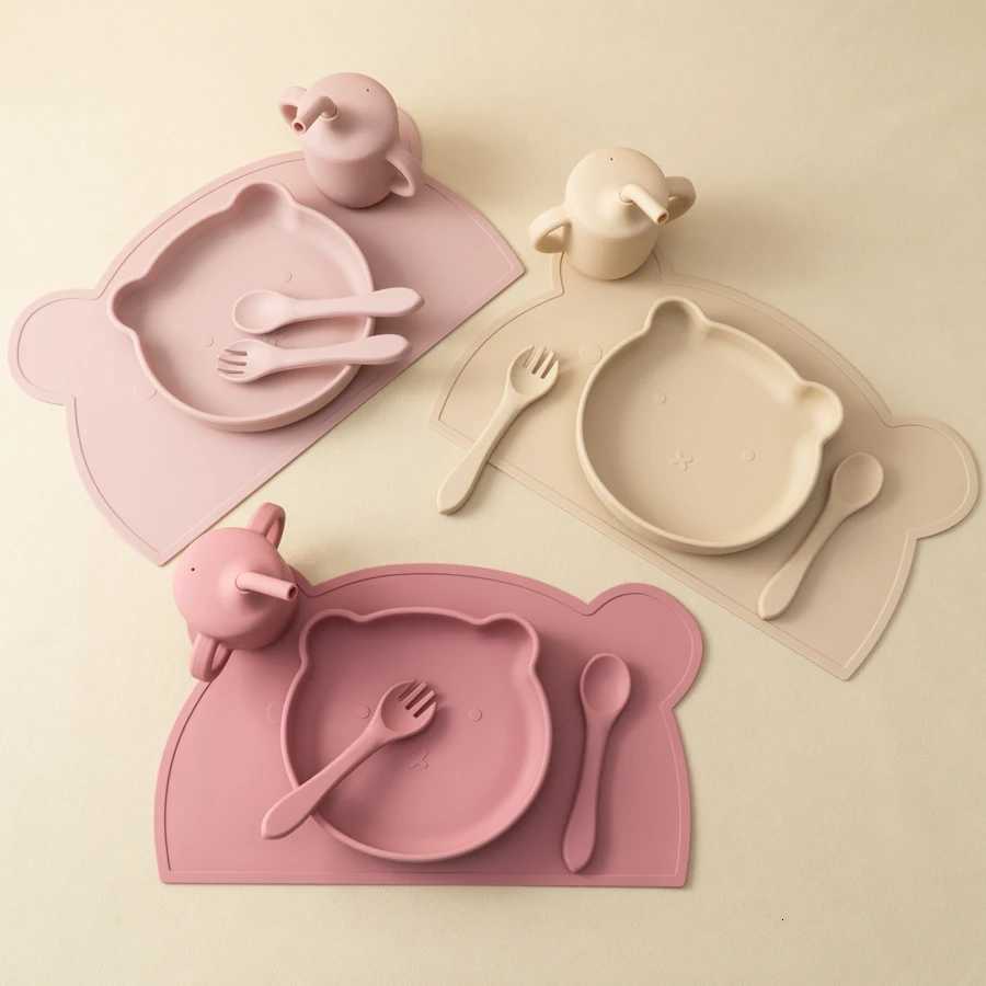 5PCS Baby Silicone Tableware Waterproof Placemat Soft Spoon Fork Suction Baby Dishes Sippy Cup Feeding Training Baby Dinner Set X250806