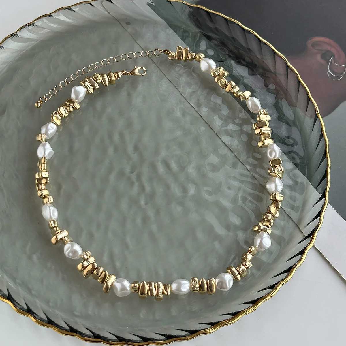 2025 Retro Shaped Imitation Pearl Woven Collarbone Necklace for Women Simple Gold Color Sweet Girl Fashion Birthday Jewelry Y250805