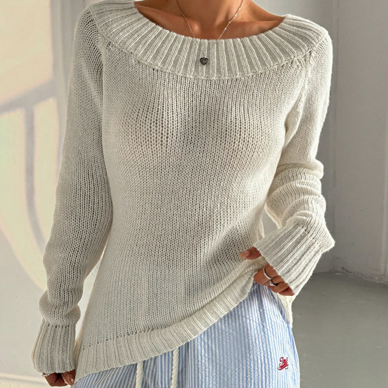 hot Free delivery designer sweater for women Fashionable round neck sweater loose slimming pullover sweater