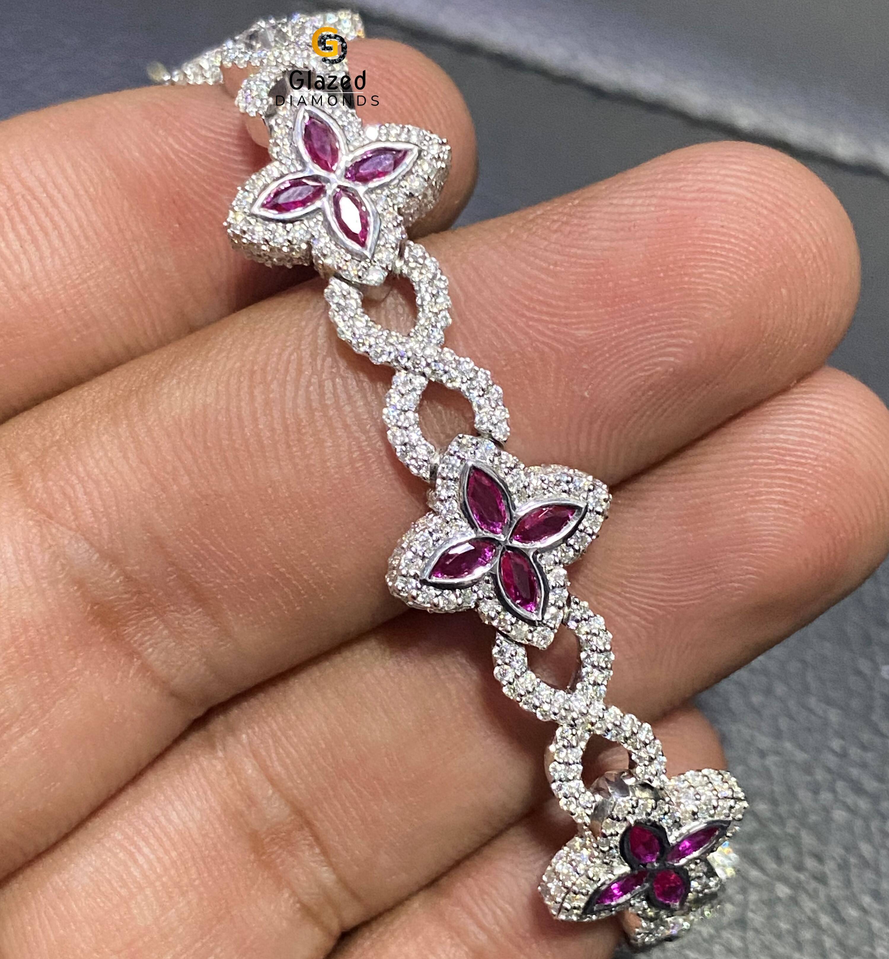 Latest Designer Round Brilliant Cut VVs Moissanite Diamonds Iced Out Hip Hop Infinity Clover Bracelet In 925 Sterling Silver