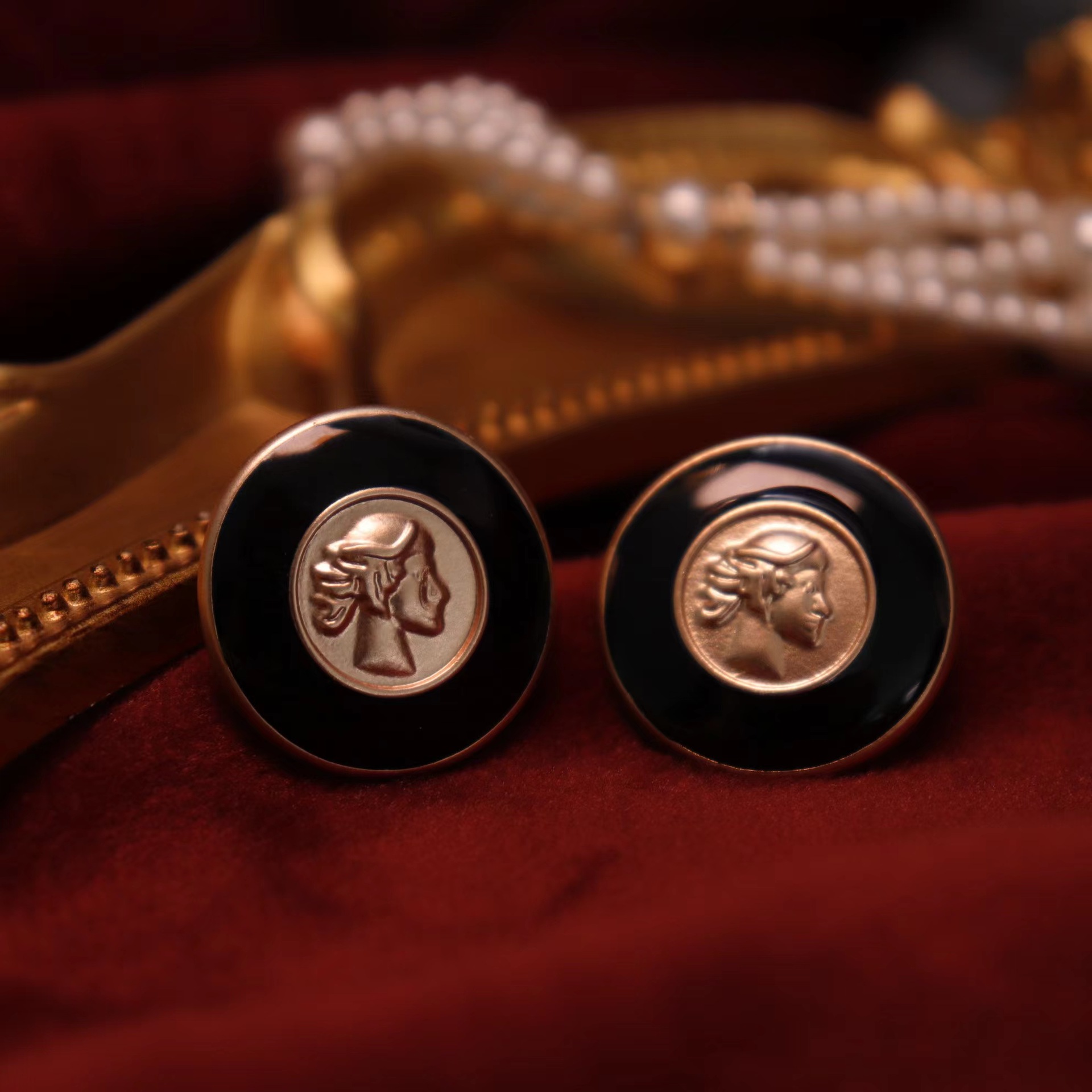 Designer Earring 18K Gold Plated Round Enamel Figure Stud Earring Vintage Retro High-end Jewelry wholesales drop shipping