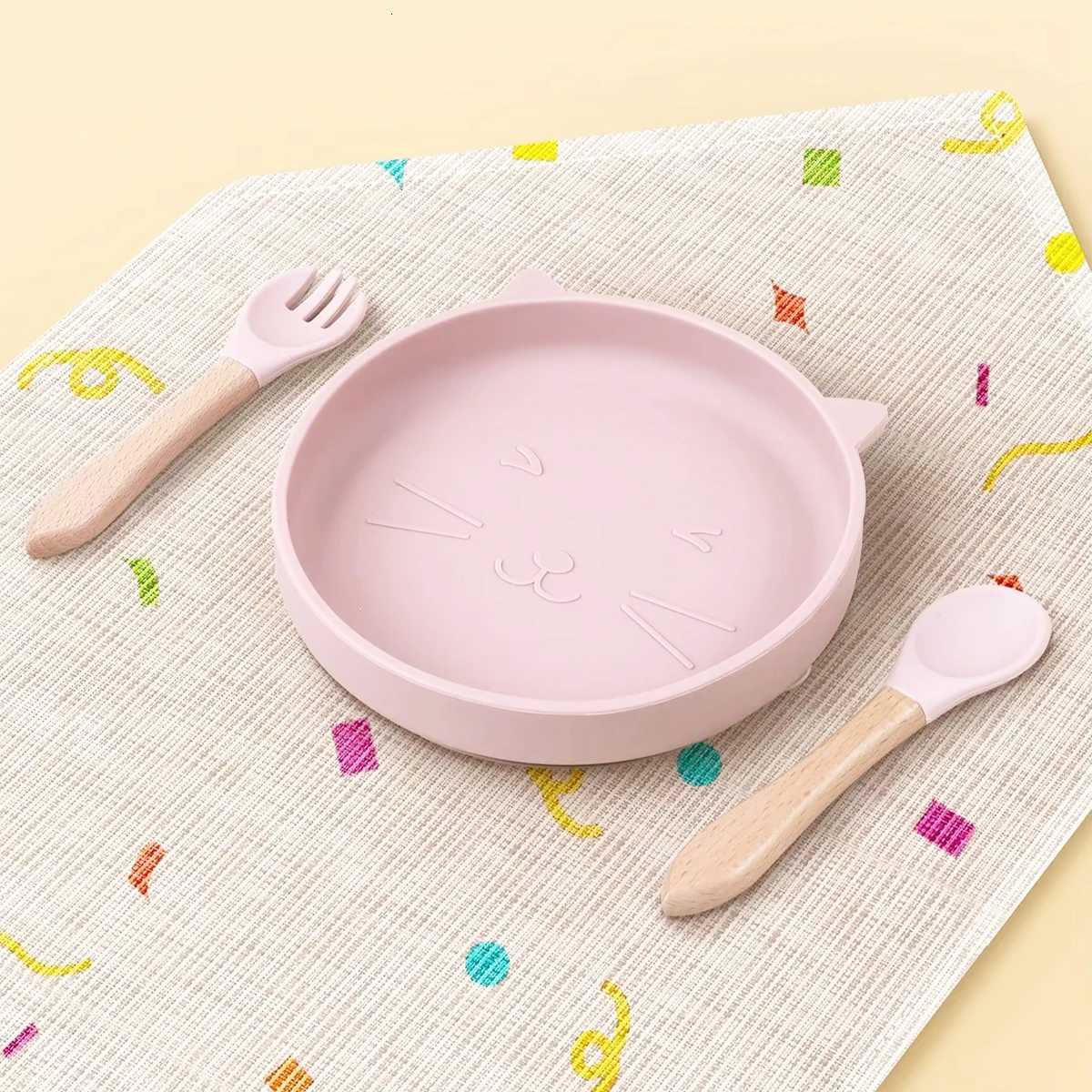 3PCS Silicone Children Tableware Baby Feeding Set Silicone Dinner Plate with Wooden Handle Spoon Fork BPA Free Baby Training Tableware X2508061