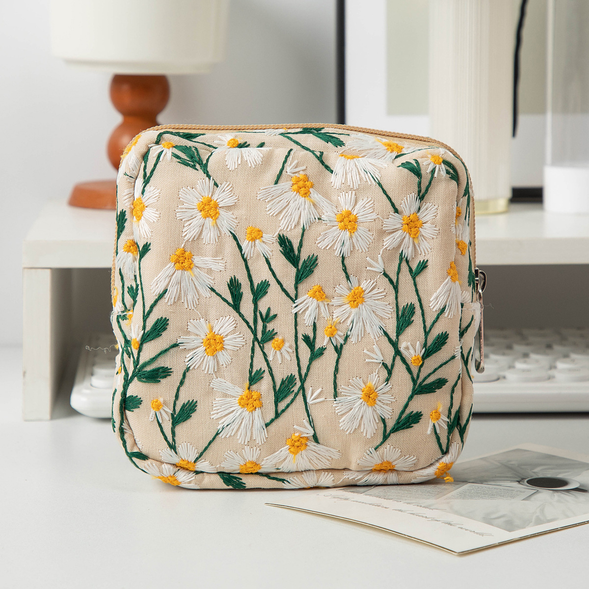 Ins Style Large Capacity Canvas Makeup Bag Toiletry Bag Skincare Storage Bag Small Daisy Embroidery Portable Clutch Bag 240827