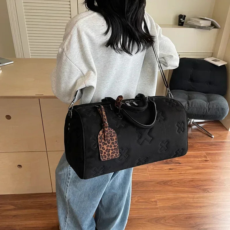 Fashion Crease Large Capacity Travel Bag PU Texture Thickened Durable Luggage Bag Multifunctional Yoga Swimming Sports Bag 250806
