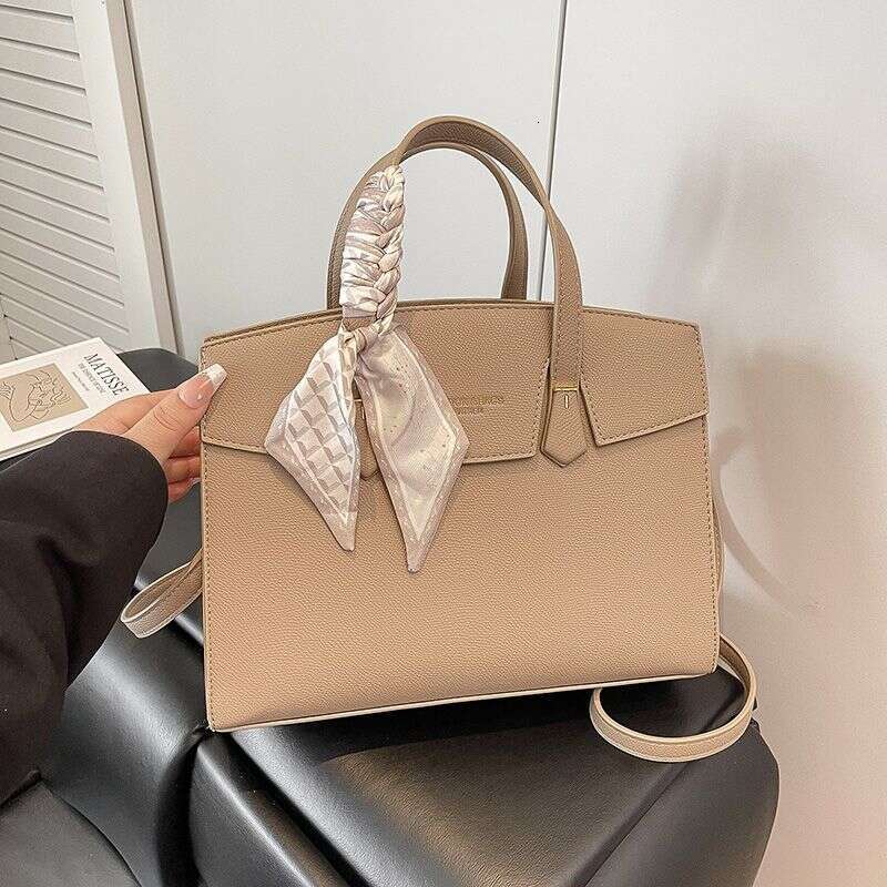 Designer Bag Tote Shoulder Bag Outstanding Temperament PUDFD Princess Diana Fashionable Simple Large Capacity Handbag New Stylish Versatile