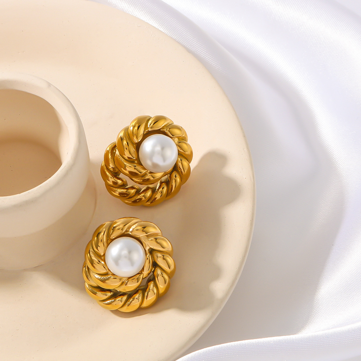 Free Shipping Designer Luxury Jewelry New Retro Round Braided Pearl Earrings High-end Vintage Exaggerated Personality Earrings Studs Women's Acce