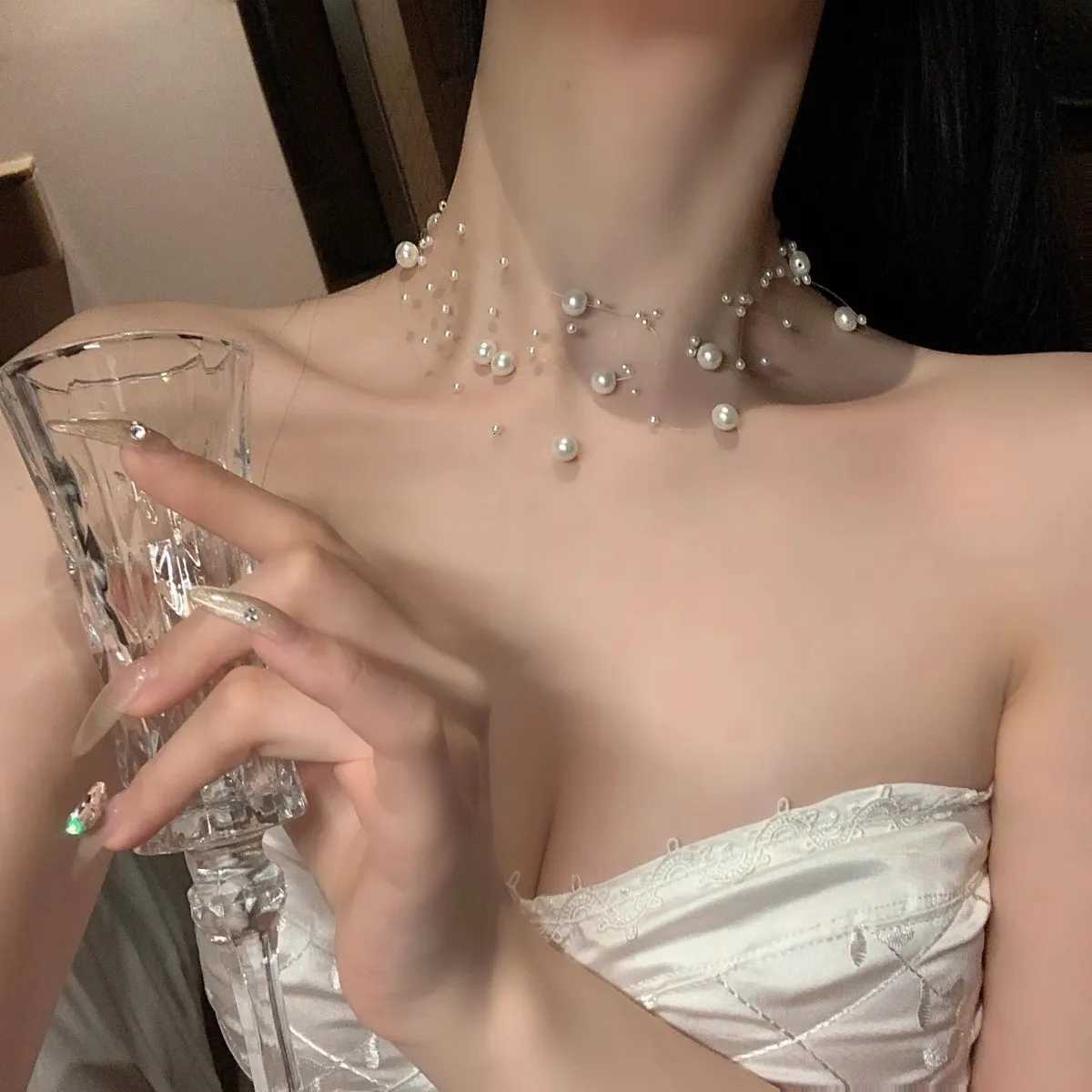 2025 Style Elegant White Pearl Necklace Womens Clavicle Chain Multi-Layer Sweater Autumn/Winter New High-End Pearl L9A1 Y250805