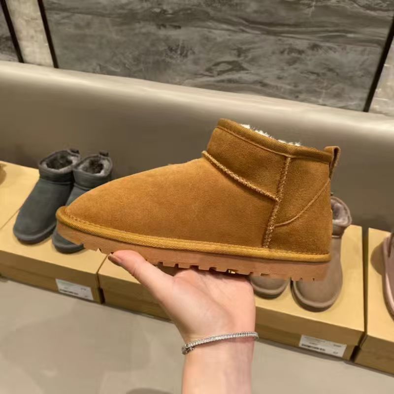 Snow Boots Designer Boots Letter Cotton Shoes Thickened For Warmth Winter Unisex Fashion Adding Fleece Antislip Cowhide Short Boots Flat Shoes Casual 4 Color 35-44