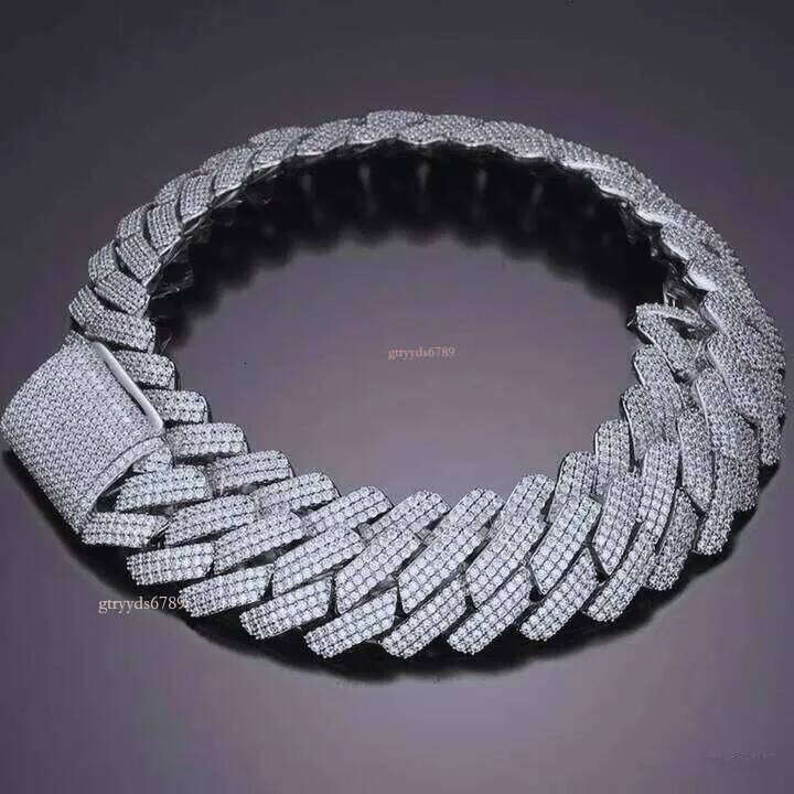 Top designerstyle and bracelet from Ice-Cold Cuba chain store has passed 100% test. Dia of VVS grade sapphire. Brazilian chain-style necklace