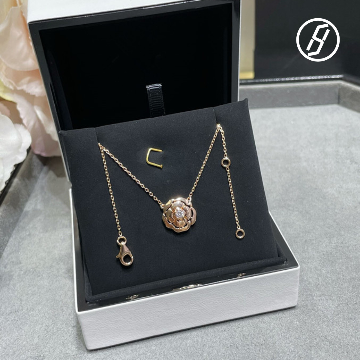 Hot Selling Camellia Glossy Small Flower Hollow Layered Sier S Necklace Designer Women Original Jewelry TUES