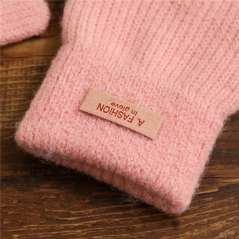 Fashion Winter Warm Gloves Women Korean Touch Screen Gloves Finger Holes Fashion Solid Color Knitted Gloves Inner Plush Mittens 250806
