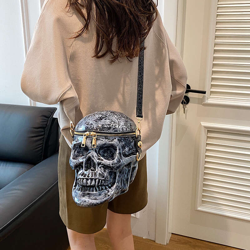 Designer bag 2025 Creative Funny Personality Ghost Head Metal Skull Halloween Crossbody Shoulder Bag for Men and Women