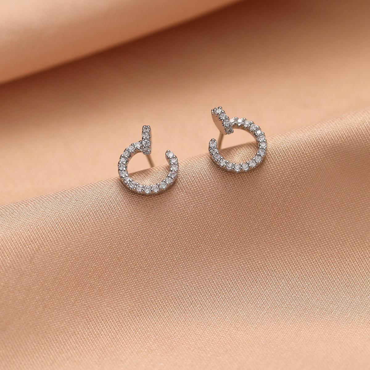 Korean Simple Full Dia Round Stud for Women, Unique Design from Japan and Korea, Everyday Versatile Earrings