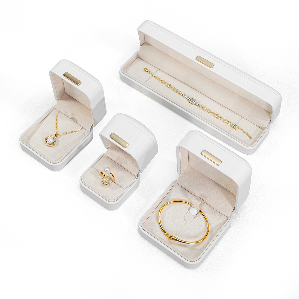 Luxury Handcrafted PU Leather Necklace Box with Unique Engraving Feature - Stylish Home Decor Item