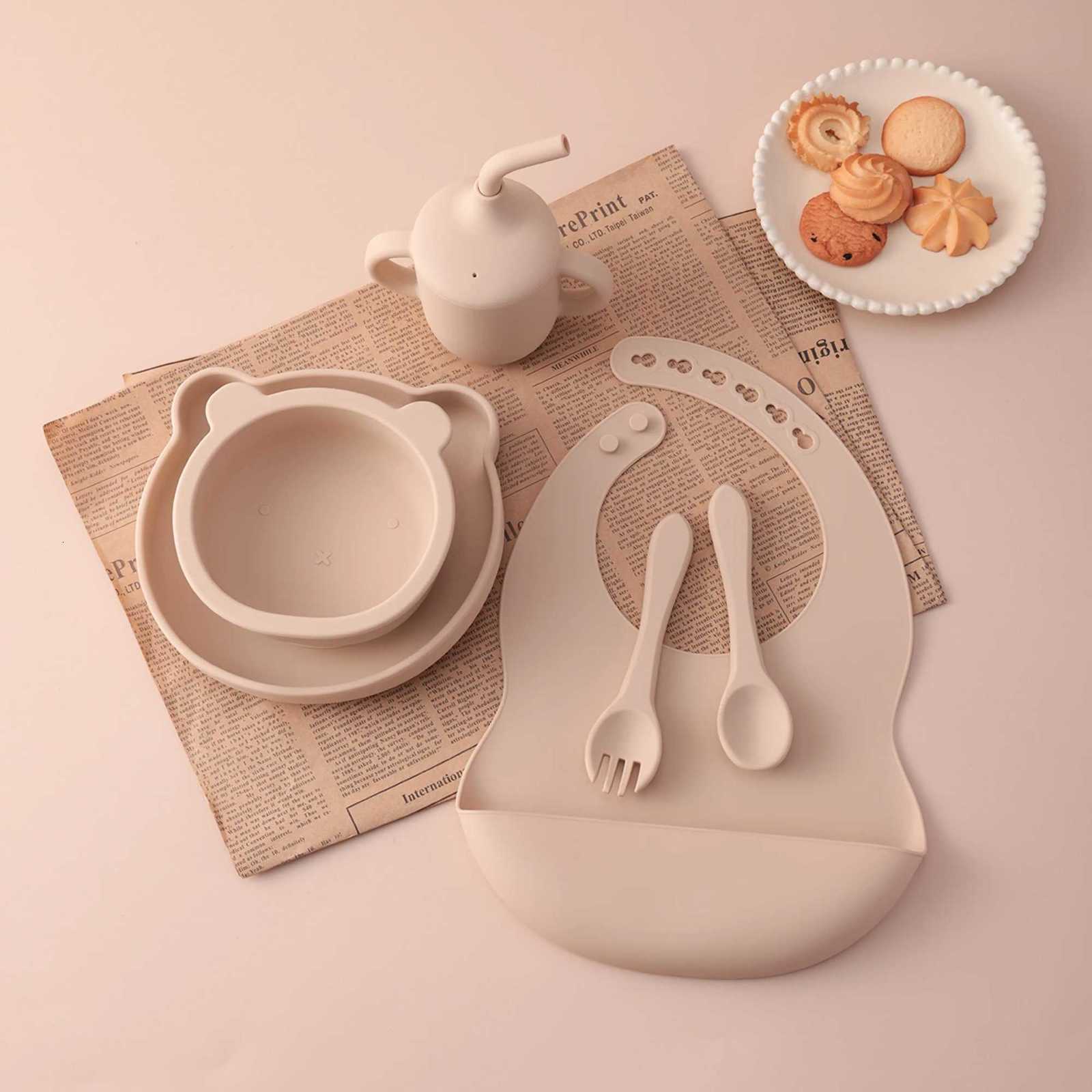 6PCS Color Kids Cartoon Bear Silicone Feeding Set Suction Bowl Dishes Plate Bib Portable Cup Utensils Infant Self Feeding X250806