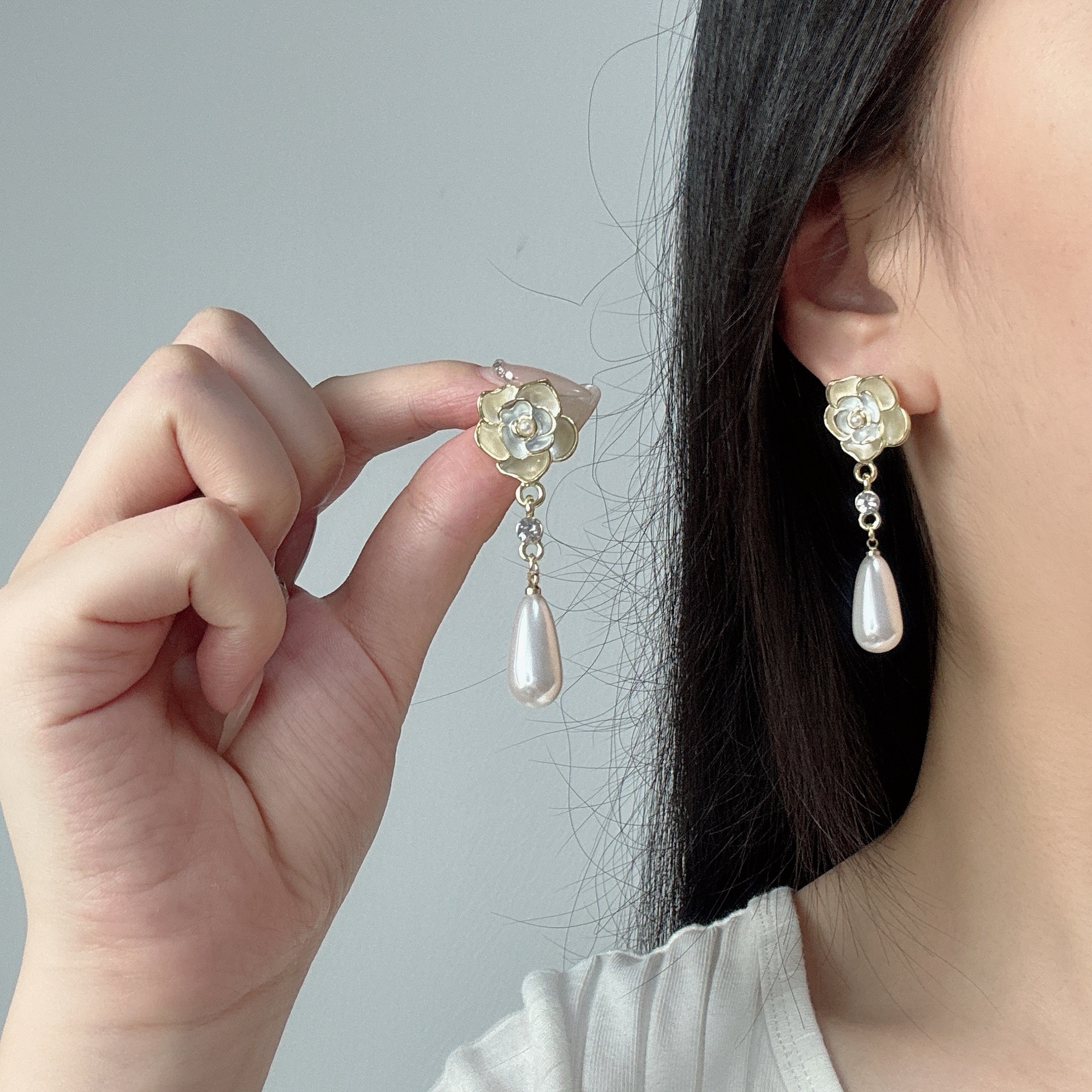 Free Shipping Designer Luxury Jewelry French Style Gentle Fairy Oil Drop Camellia Water Drop Pearl Earrings Elegant Socialite Style Trendy Ear Accesso
