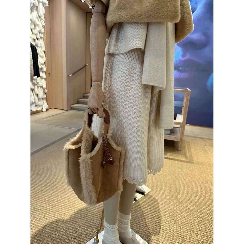 Designer Bag Tote Shoulder Bag Autumn Winter Plush Bucket For Women New Matte Large Capacity Double Sided Handheld Basket