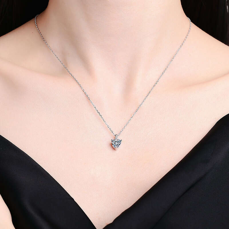 Iced Out VVS for Women Simple Elegant Irregular Heart Pendant 1 ct D Color Moissanite Necklace