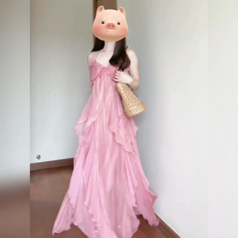 Summer plus size 2025, stunning fashion vacation style camisole dress suitable for women's slim fit backless look, slightly chubby new designer