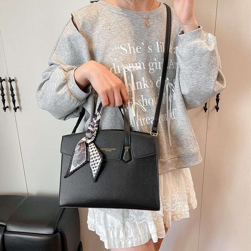 Designer Bag Tote Shoulder Bag Outstanding Temperament PUDFD Princess Diana Fashionable Simple Large Capacity Handbag New Stylish Versatile