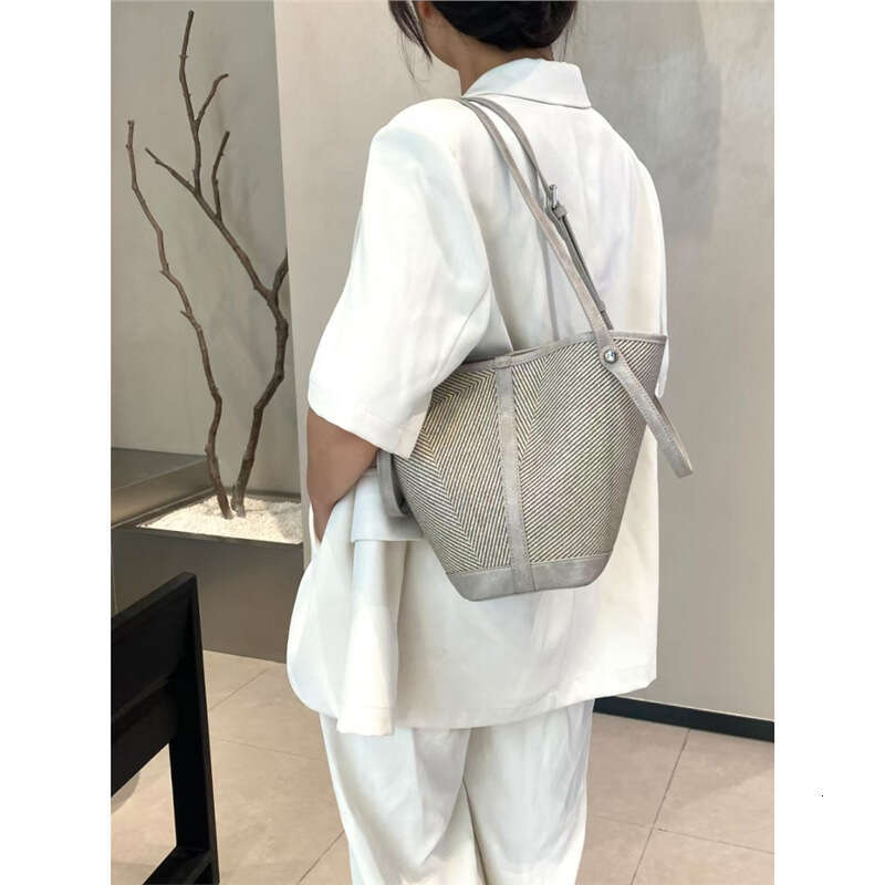 Cowhide New Fashion Versatile Handbag for Women Small Tote Genuine Leather High-end Feel Single Shoulder Crossbody Bag B5