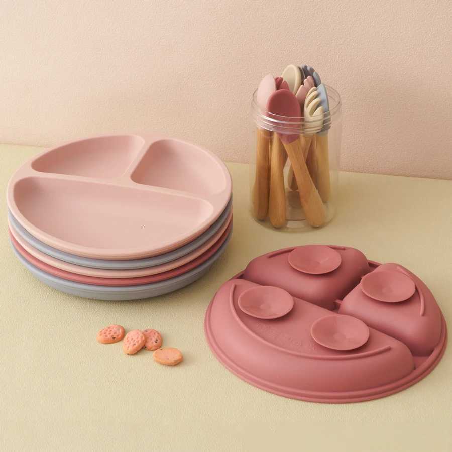 3PCS Silicone Baby Tableware Wooden Handle Fork Spoon Suction Feeding Dishes Baby Meal Tray Feeding Training Sets For Children X2508061