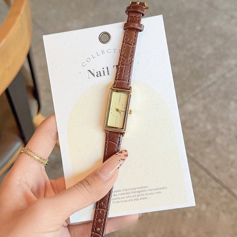 Fashionable Ankara-Inspired Red Leather Band Analog Watch for Her