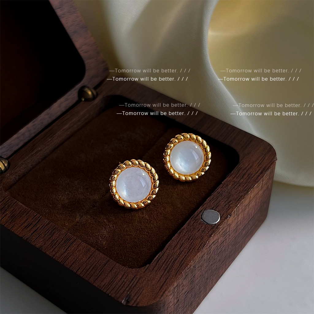 Minimalist Round Natural Shell Earrings Free Shipping Designer Luxury Jewelry Minimalist Compact Fashion Ear Studs Women's Accessories
